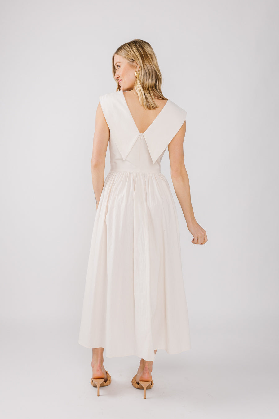 cream-maxi-dress-5_17797152-560d-4f22-b62b-b3cecb5e52ee.jpg